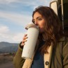 Botella de agua Owala FreeSip de acero inoxidable aislada con boquilla bidireccional, popote integrado y asa de cubo