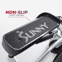 Mini stepper Sunny para ejercicio en casa, cardio de cuerpo completo con bandas de resistencia y app SunnyFit opcional.
